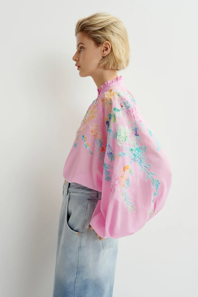 Essential Antwerp Hitrus Appliqued Detail Top