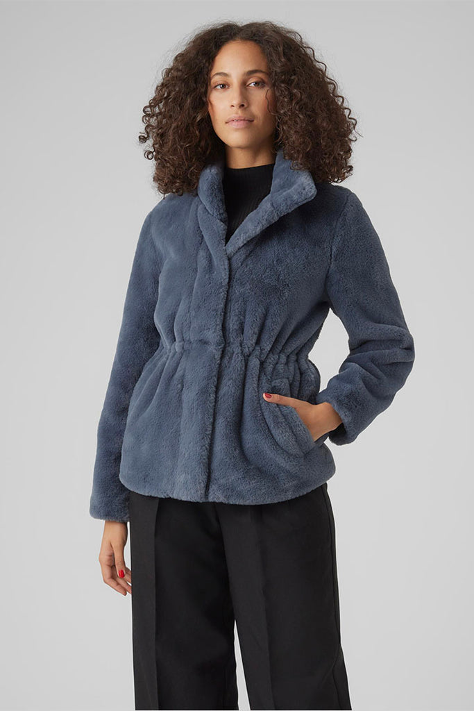 Vero Moda Sonjaholly Short Faux Fur Jacket