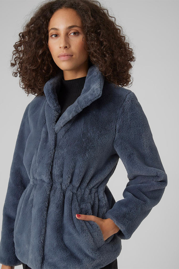 Vero Moda Sonjaholly Short Faux Fur Jacket Blue