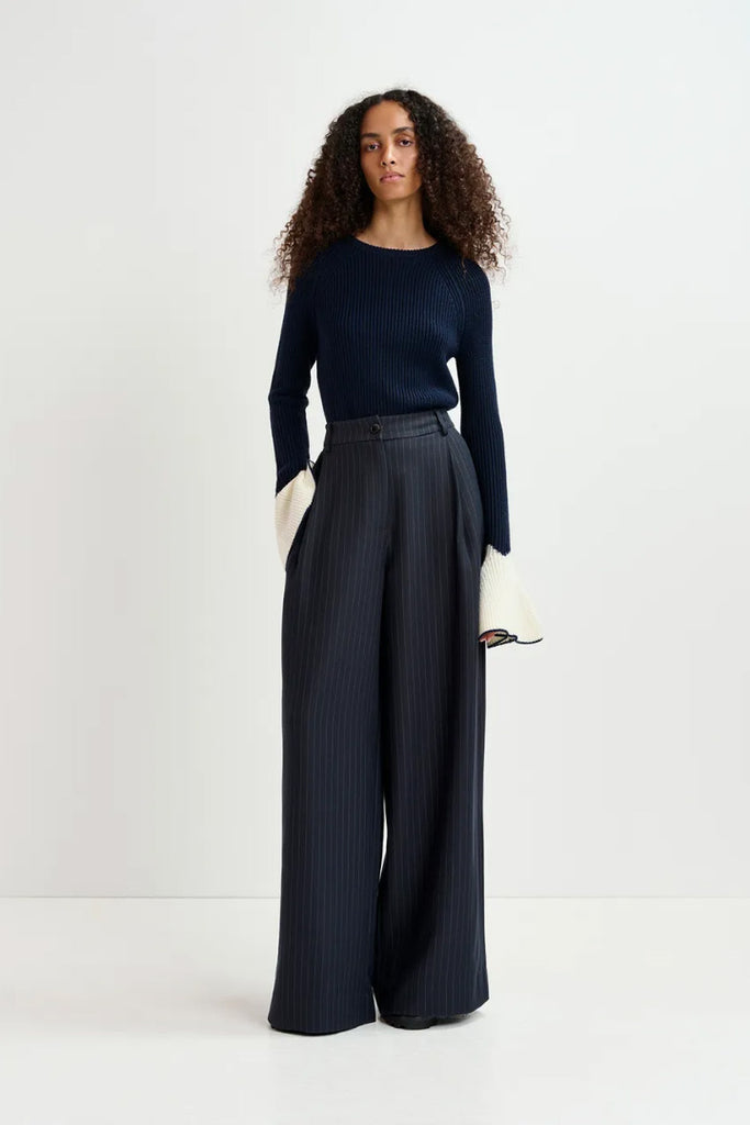 Essential Antwerp Goodies Pullover