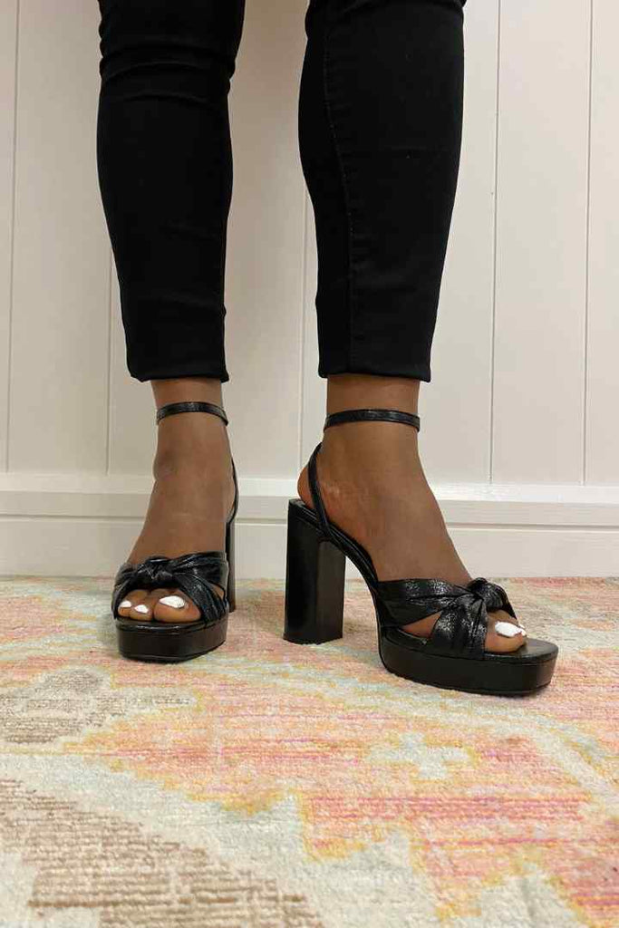 Pari Platform knot Sandal